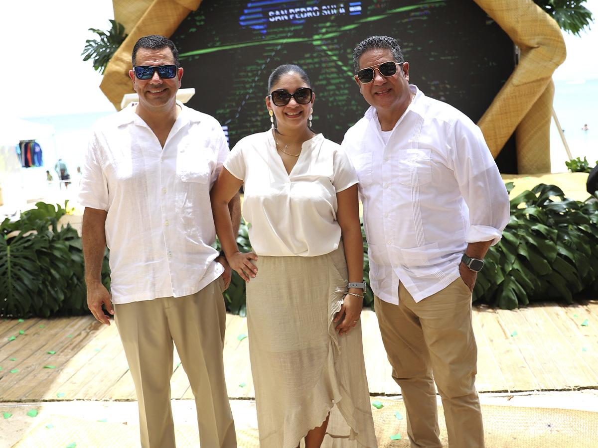 Carlos Mourra, Daniela Gutiérrez y Jorge Corrales McCarty, los representantes de CM Airlines.