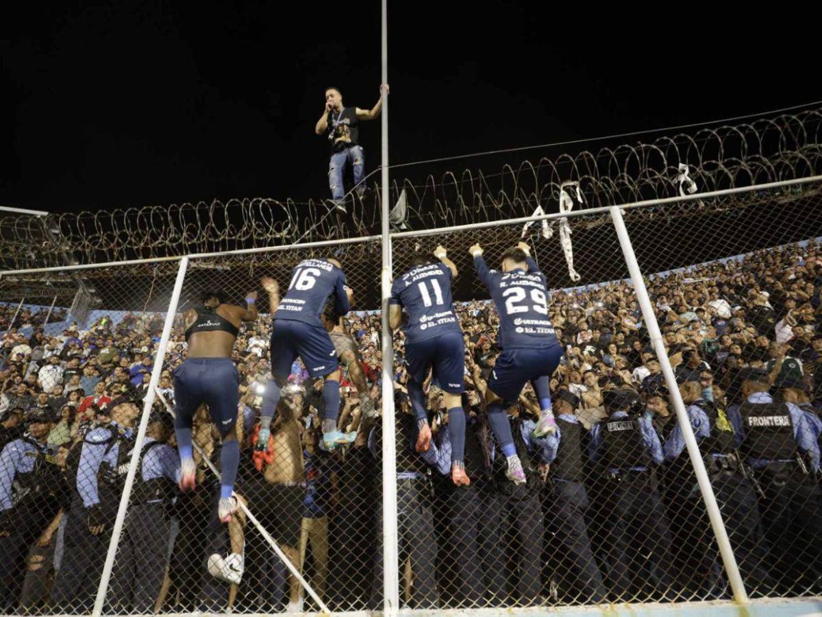 Olimpia derrotado, despedida de Troglio y, ¿hubo beso? Lo que no se vio en TV