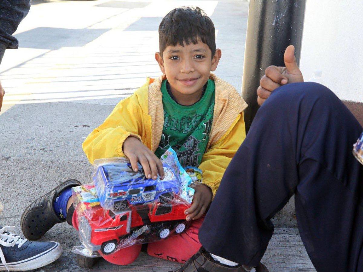 Pequeños detalles, grandes sonrisas: Niños disfrutan del trineo navideño de EL HERALDO