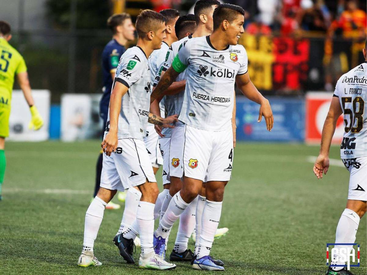 Líder invicto y equipo en forma: Así llega Herediano para medirse a Real España