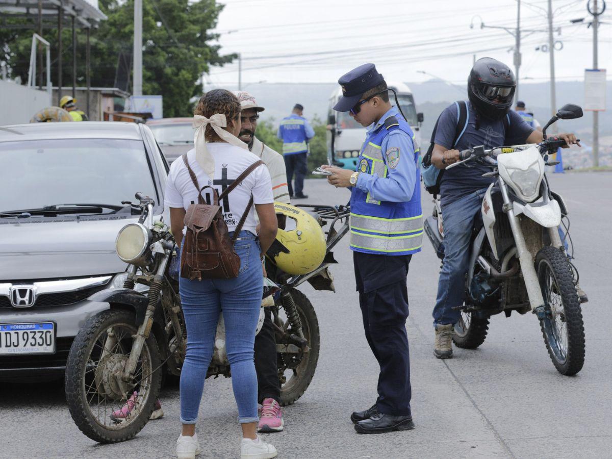 Prohibiciones y multas: normas de tránsito que todo motociclista debe saber en Honduras