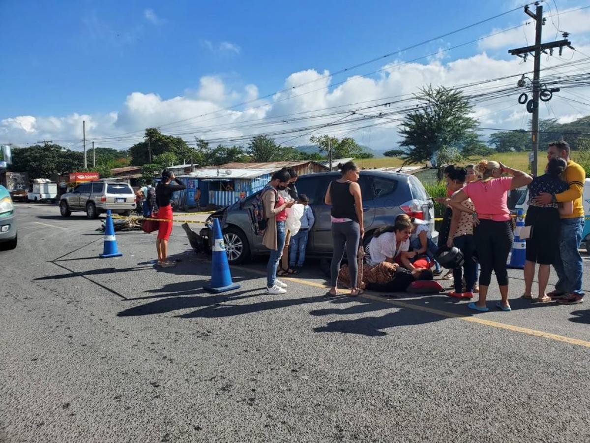 El cuerpo del infortunado hombre quedó en medio de la carretera.