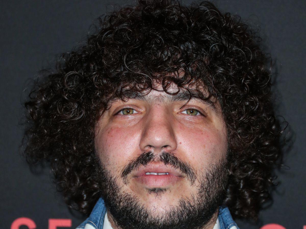 Benny Blanco es nombrado como el hombre más sexy con vida este 2024