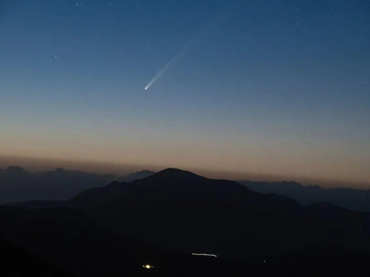 El ‘cometa del siglo’ brilla hoy por última vez, promete un espectáculo asombroso