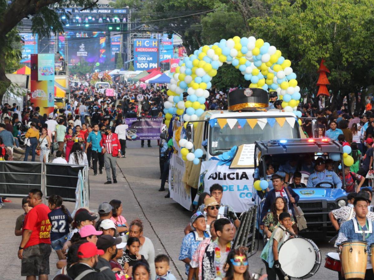 Coloridas carrozas deslumbran en el vibrante Carnaval de Tegucigalpa 2024