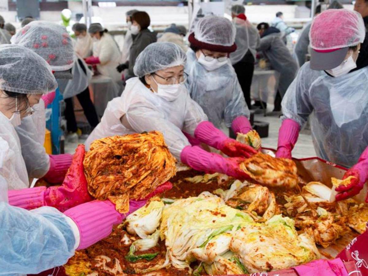 Kimchi para todos: El gesto de los Budistas cada año para familias necesitadas