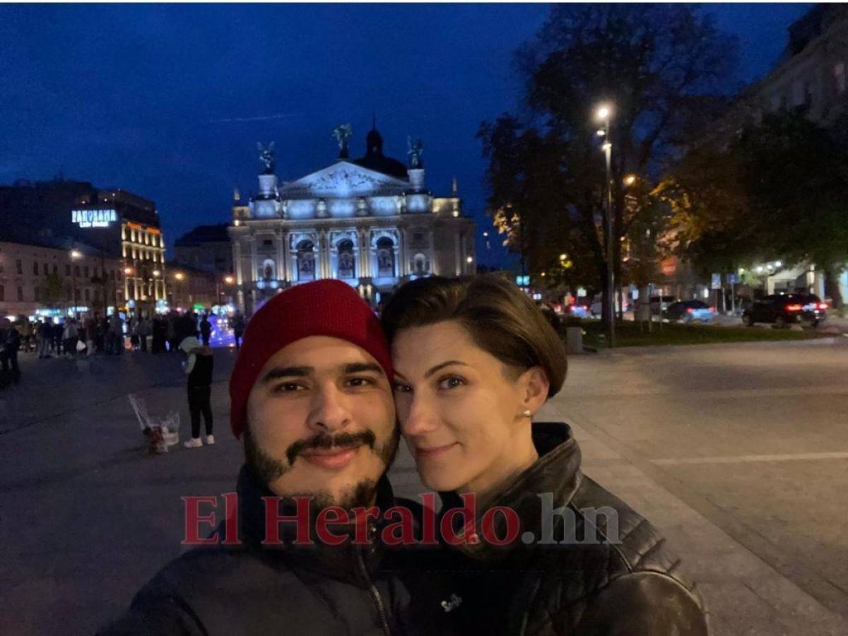 “Me tardé 16 horas en salir de Ucrania... es surreal”: hondureño huyó con su esposa a Polonia tras ataques rusos