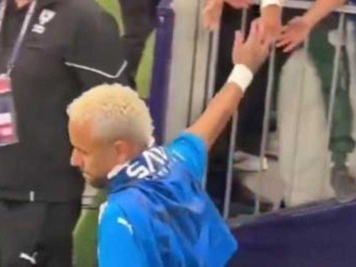 Neymar sufre robo en Arabia Saudita: hincha de Al Hilal le quita costoso anillo