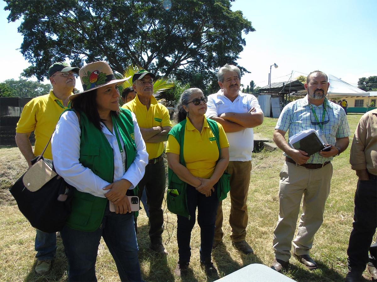 Representantes del gobierno y líderes en agricultura se unen para fortalecer el sector agroalimentario.