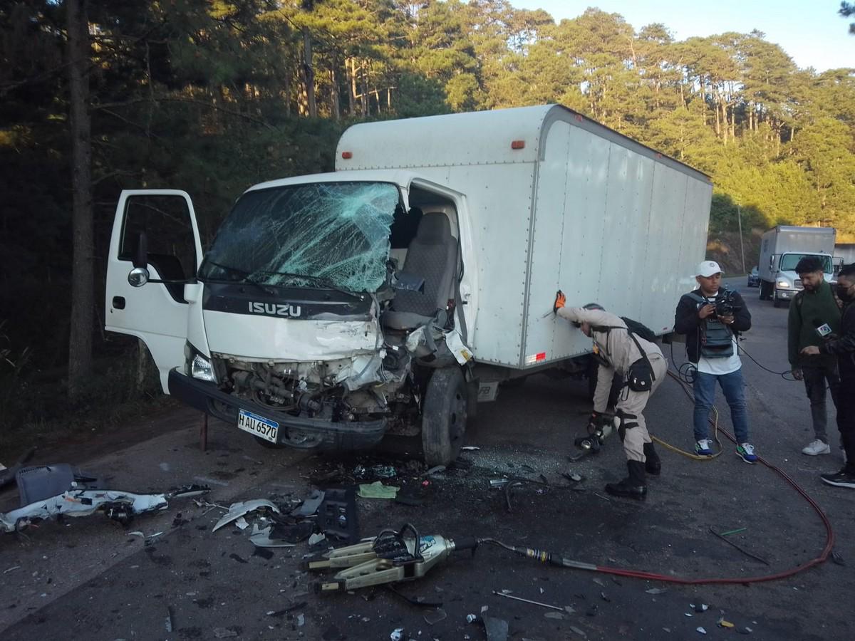 Fuerte colisión deja a conductor atrapado en carretera a Danlí