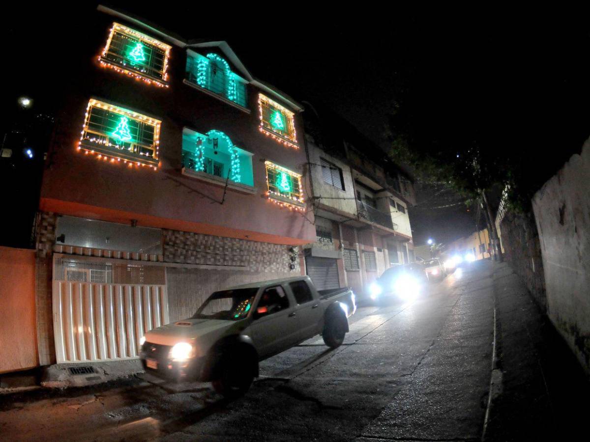 La capital viste sus noches de luces y alegría en la víspera de Navidad