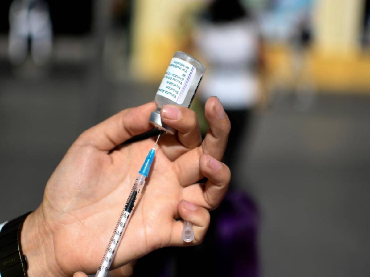 Gobierno de Guatemala culpa a antivacunas del vencimiento de un millón de dosis Sputnik V