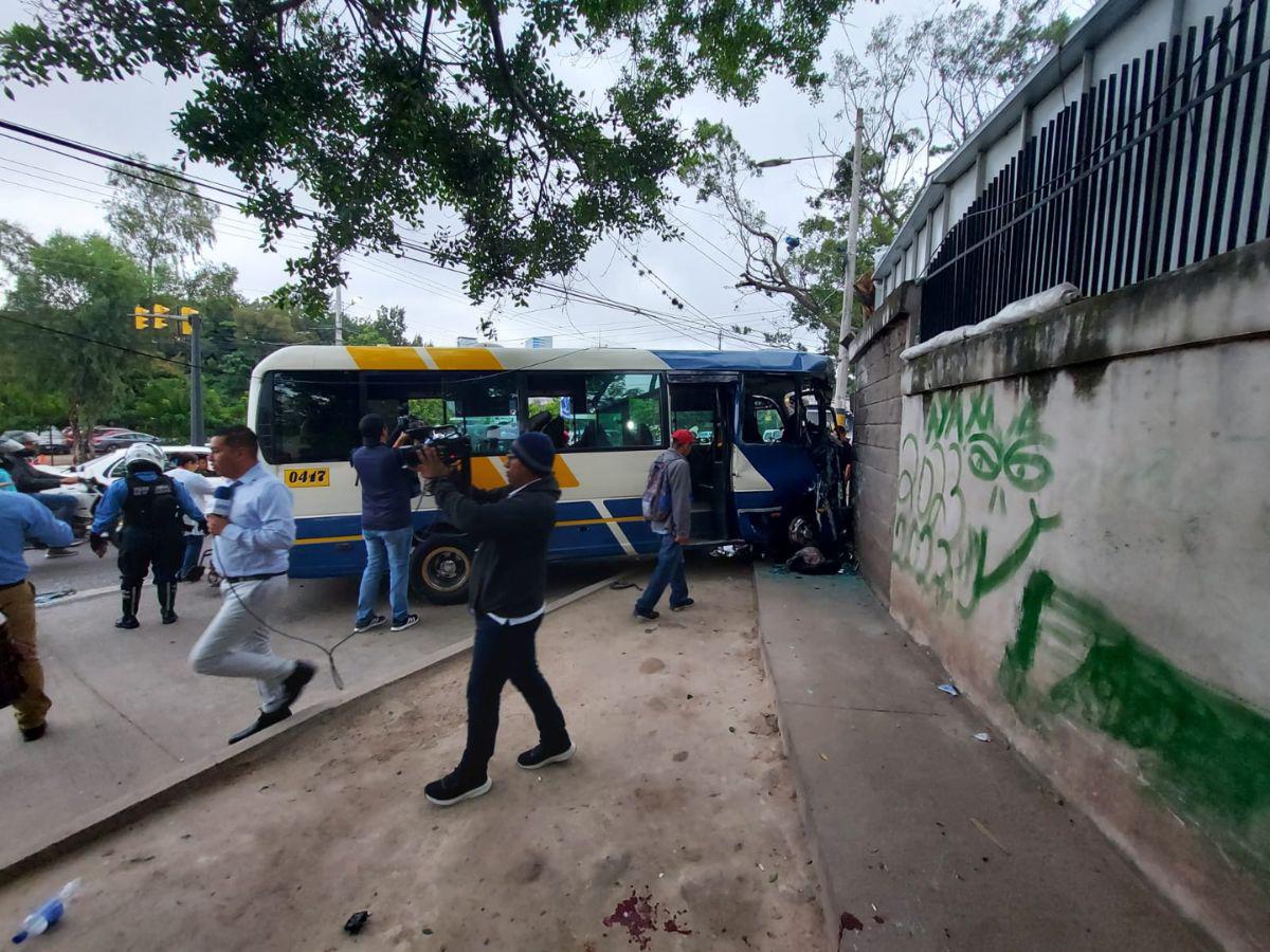 Rostros ensangrentados y cuerpos lesionados: las imágenes que dejó accidente de bus en la capital