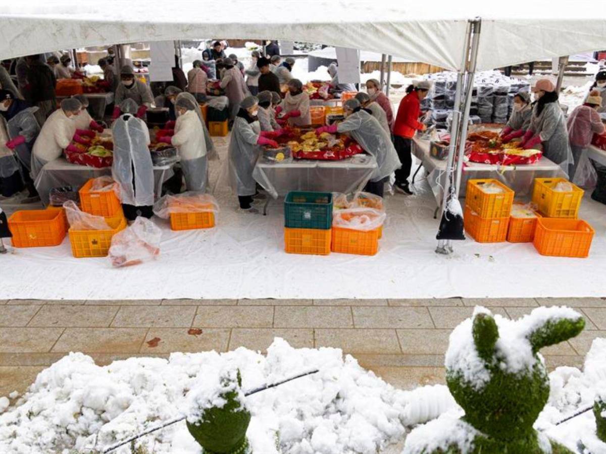 Kimchi para todos: El gesto de los Budistas cada año para familias necesitadas