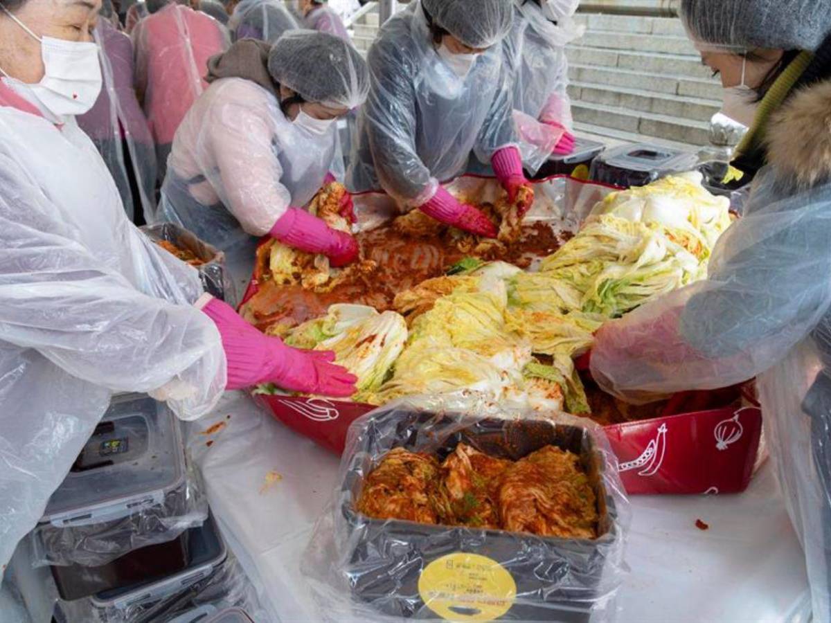 Kimchi para todos: El gesto de los Budistas cada año para familias necesitadas