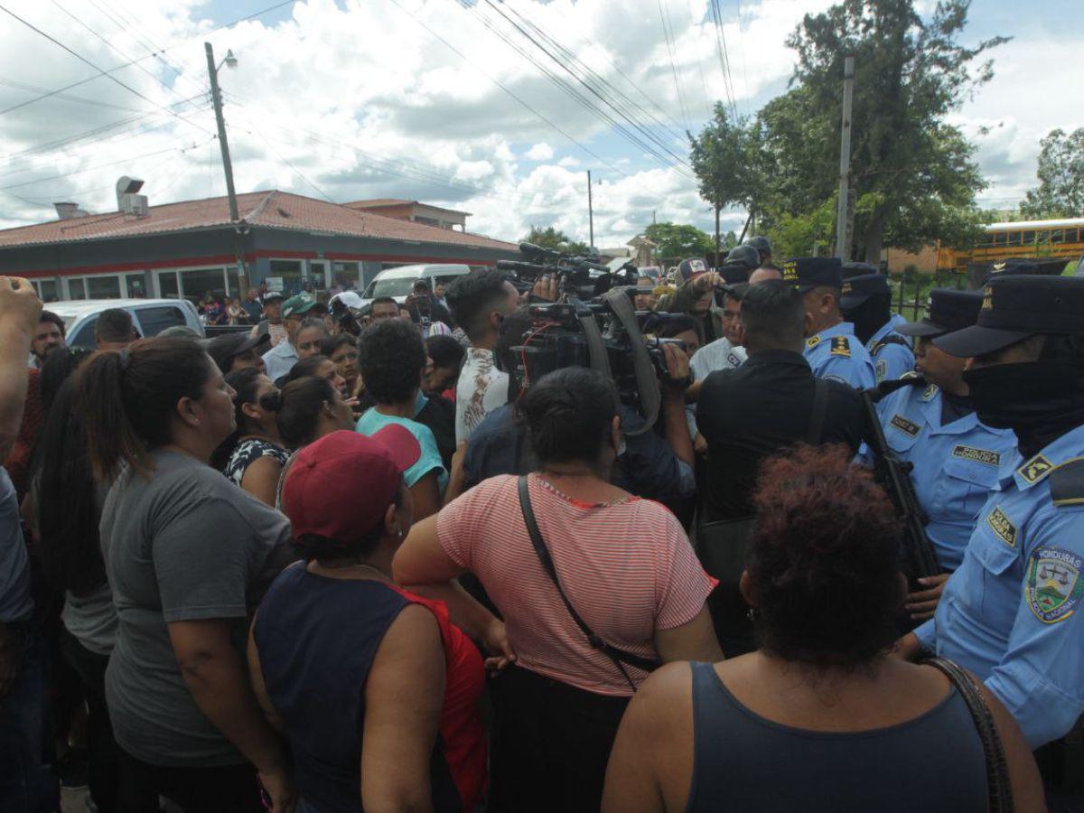 Xiomara Castro ordena movilizar camiones y ambulancias de Copeco para traslado de reclusas fallecidas en PNFAS