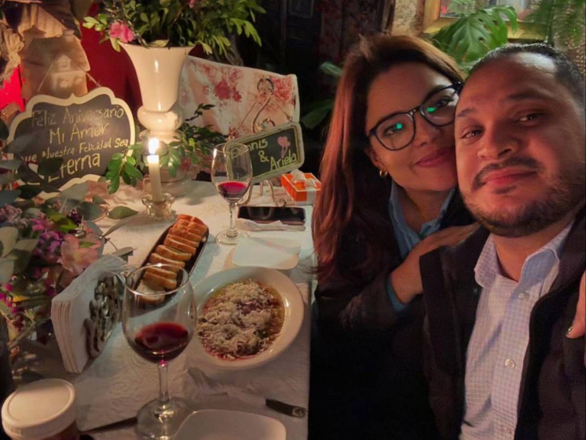 Ariela Cáceres y Dennis Andino conmemoran su décimo aniversario de matrimonio