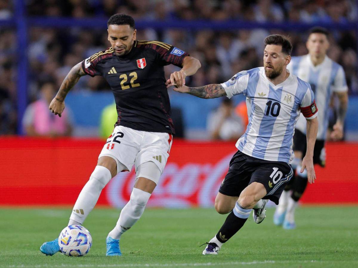 “¿Qué haces bobo?” La reacción de Messi contra un rival en el Argentina vs Perú