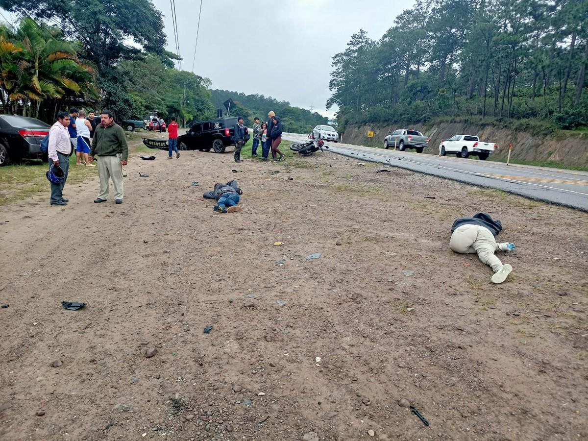 La pareja a bordo de la motocicleta sufrió lesiones de gravedad, se desconoce su estado actual.