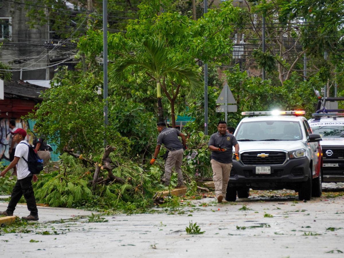 Beryl se degrada a tormenta tropical tras impactar zona turística de México