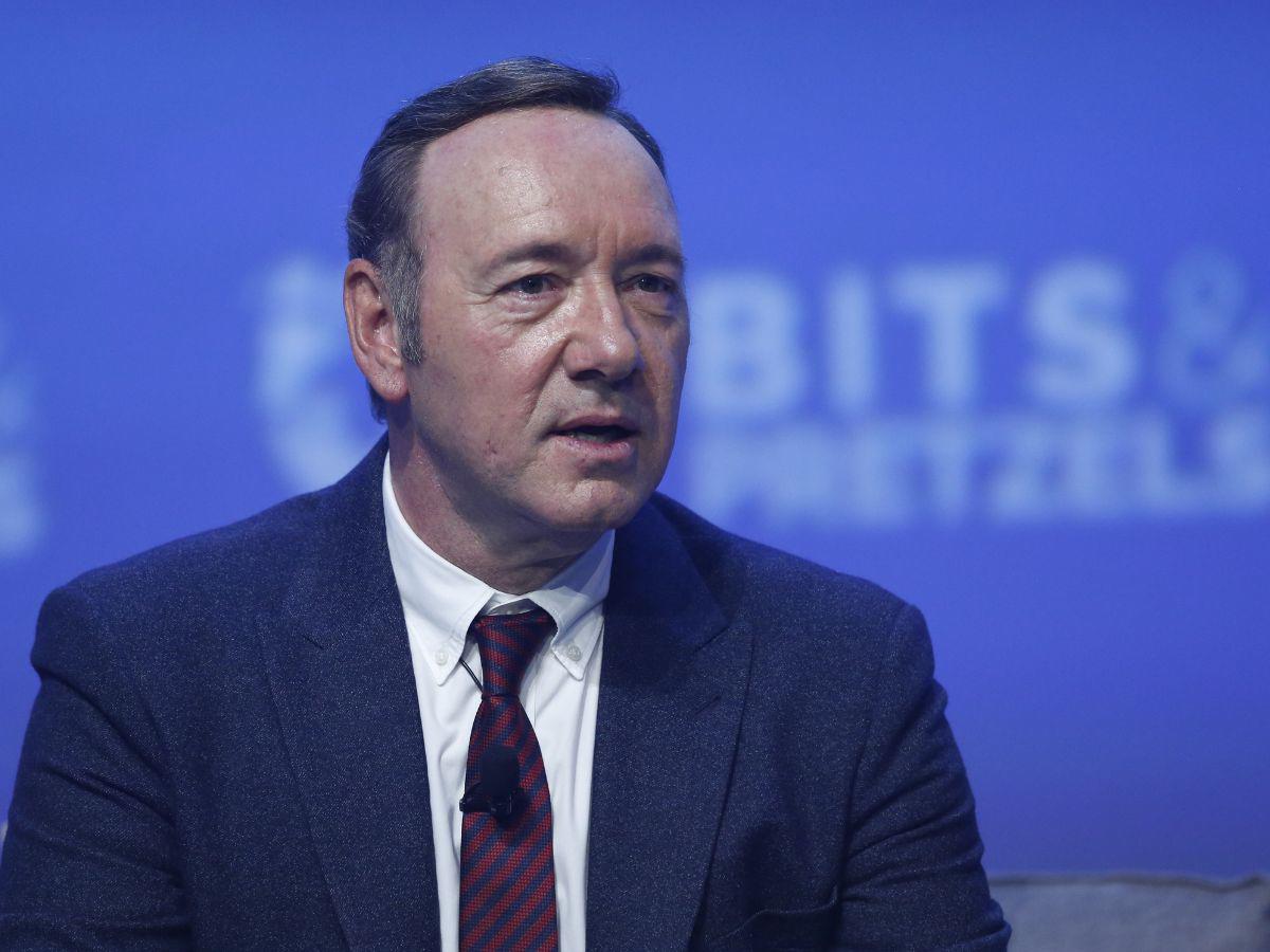 Denunciante afirma en juicio que Kevin Spacey lo agarraba “como una cobra”