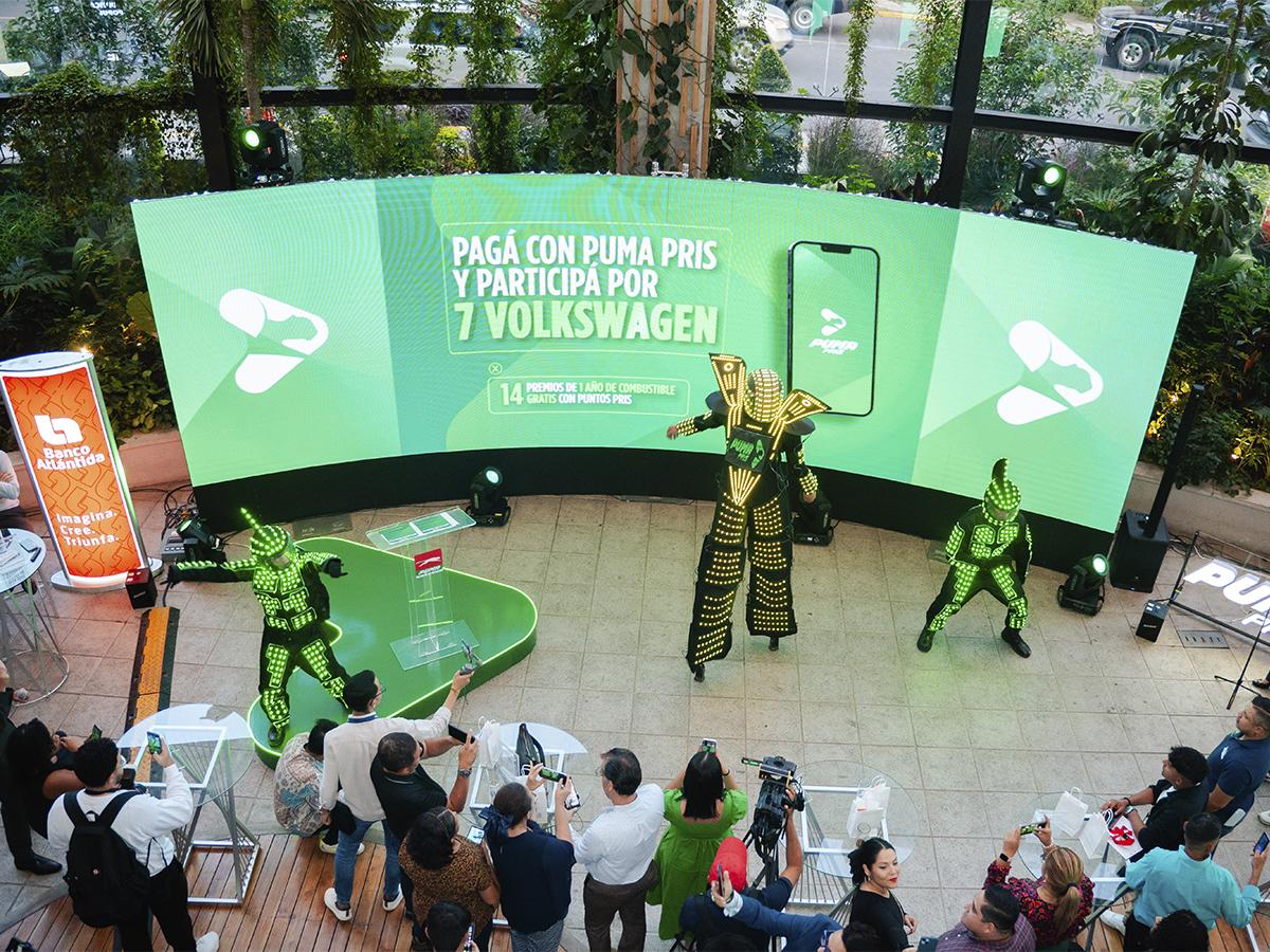 <i>El evento de lanzamiento de Puma Energy contó con la presencia de numerosos asistentes en un ambiente vibrante y lleno de energía.</i>