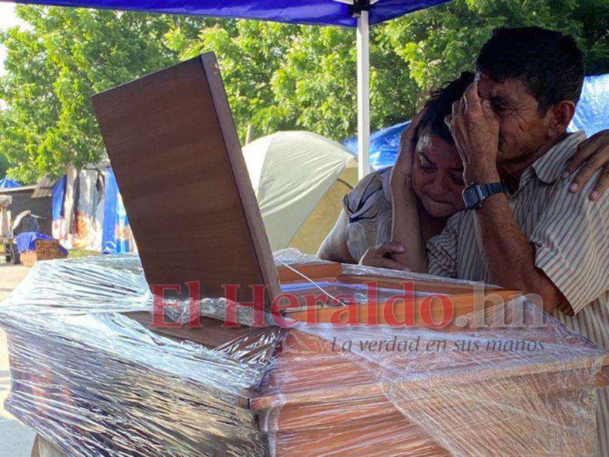 Alcaldía de La Lima ayuda a familia que velaba a su pariente en la calle