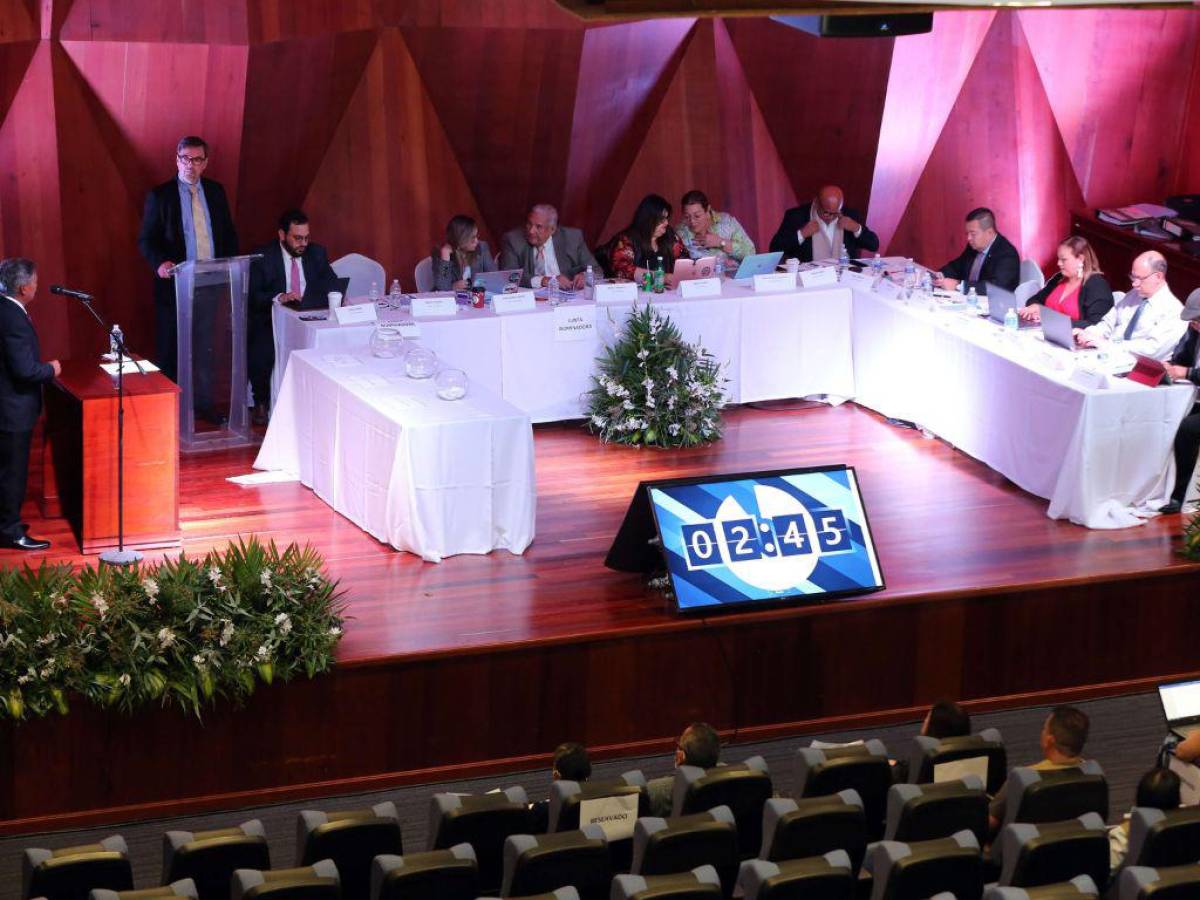 Junta Nominadora evalúa a los 32 últimos aspirantes a la CSJ en fase de audiencias públicas