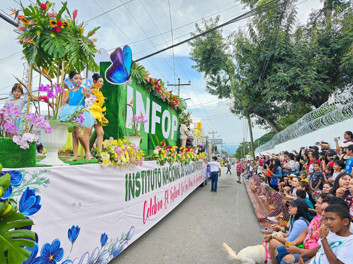 Con bellas floristas y carrozas, Siguatepeque celebra el Festival de las Flores 2024