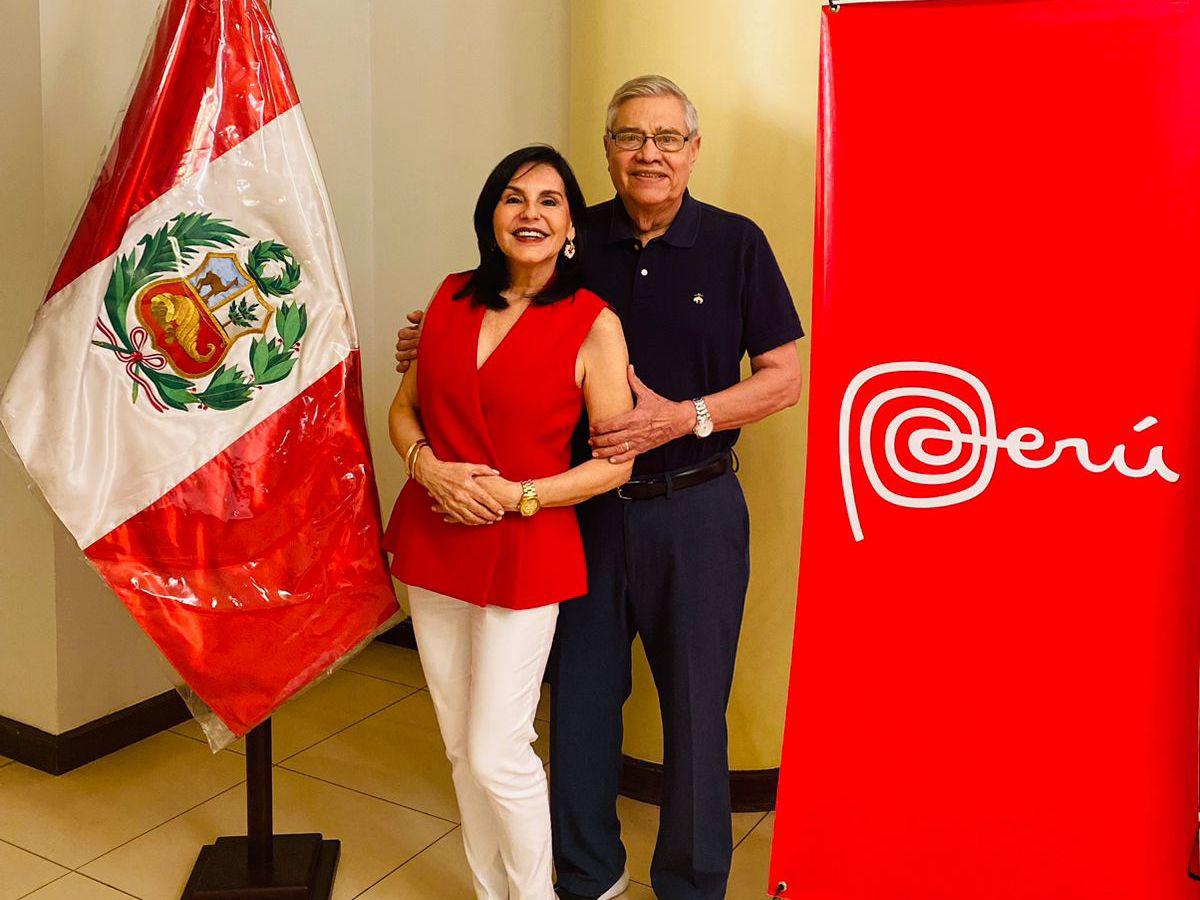 Amigos peruanos en Honduras celebran las fiestas patrias de su país