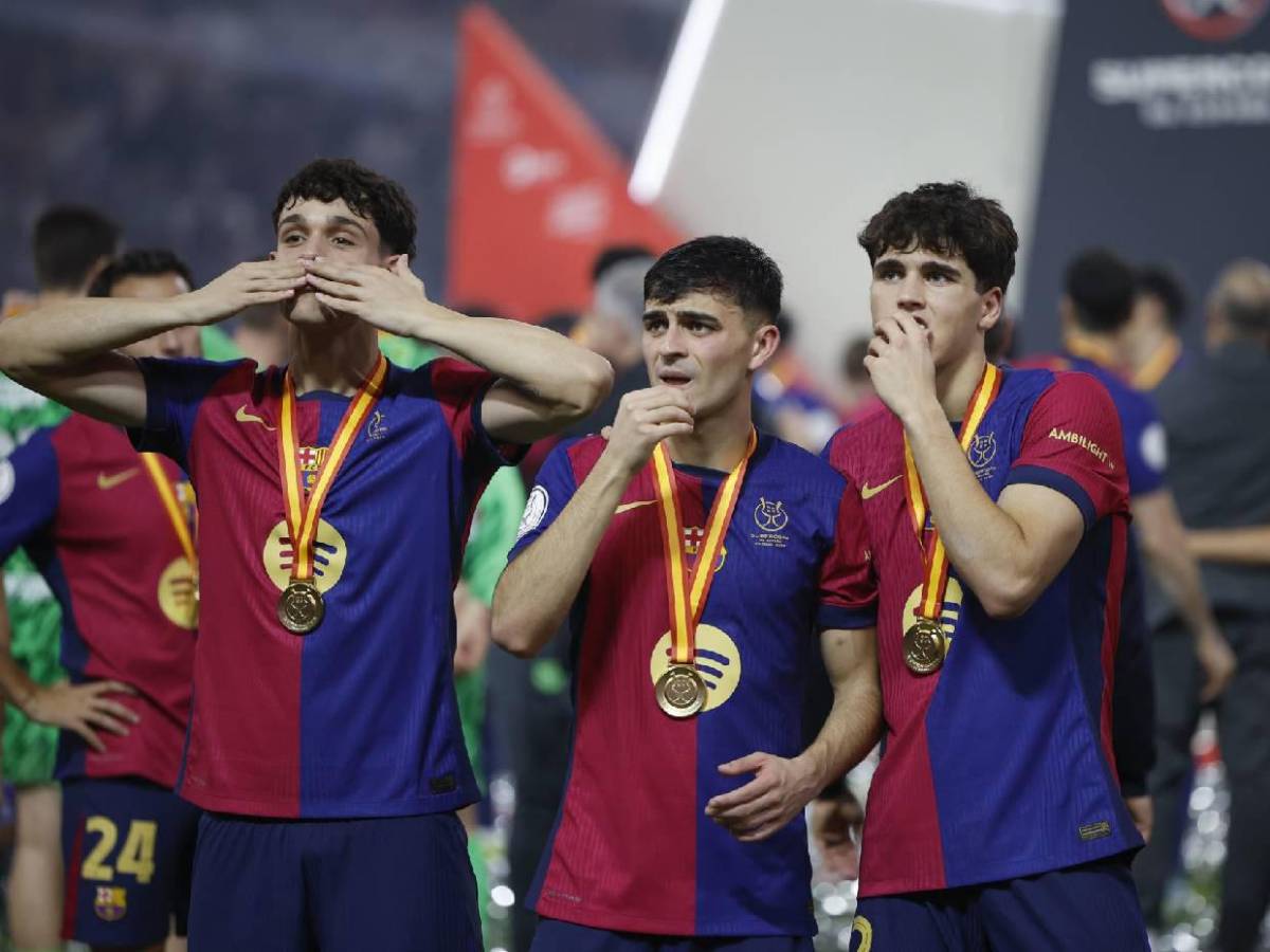 En fotos: Celebración del Barcelona tras coronarse campeón de la Supercopa ante Real Madrid