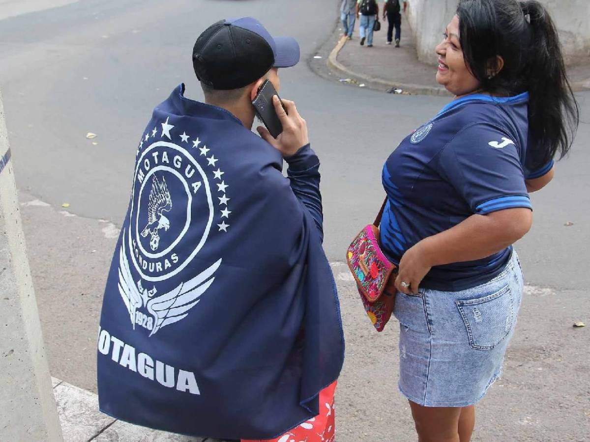 Ambiente final Motagua vs Olimpia: Furor con llegada de las barras y esto pasó con Pedro Troglio