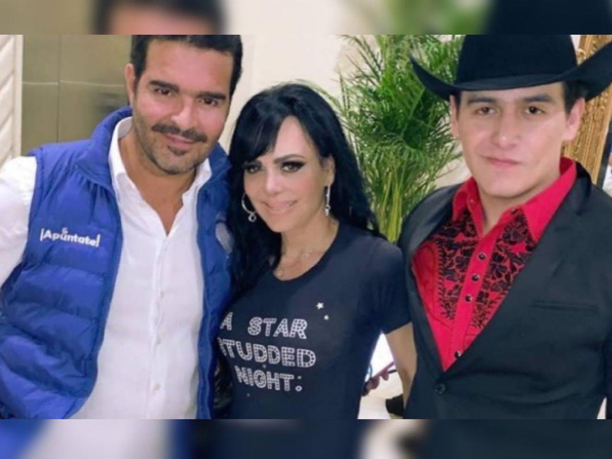 Maribel y Julián junto al actor y cantante Pablo Montero.