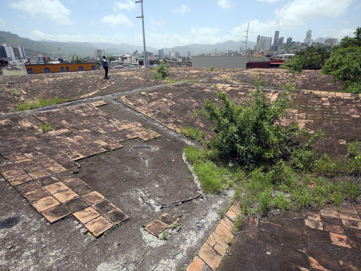 Antiguo Centro Social universitario de la UNAH sigue en el abandono