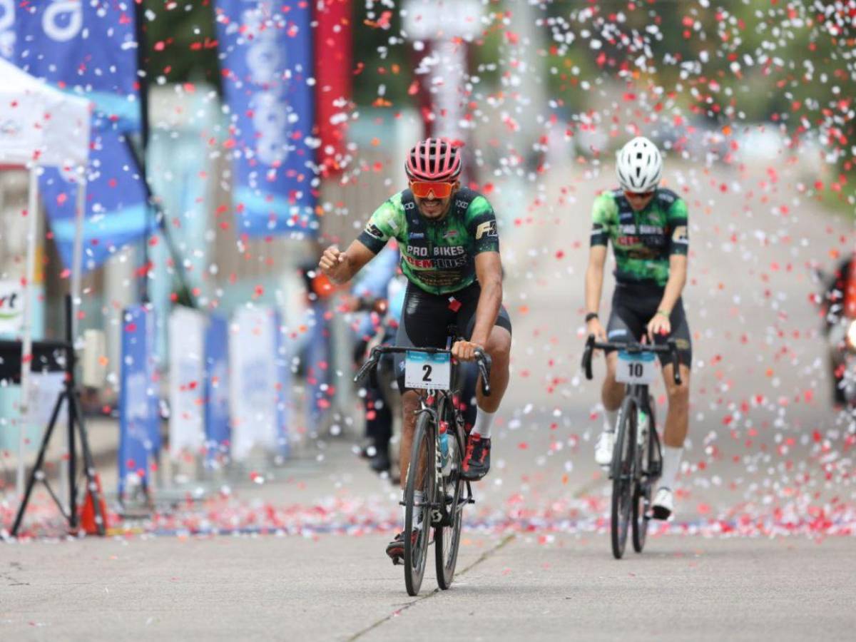 Así fue la llegada de César Castillo, ganador de la categoría Élite en la Vuelta Ciclística 2024