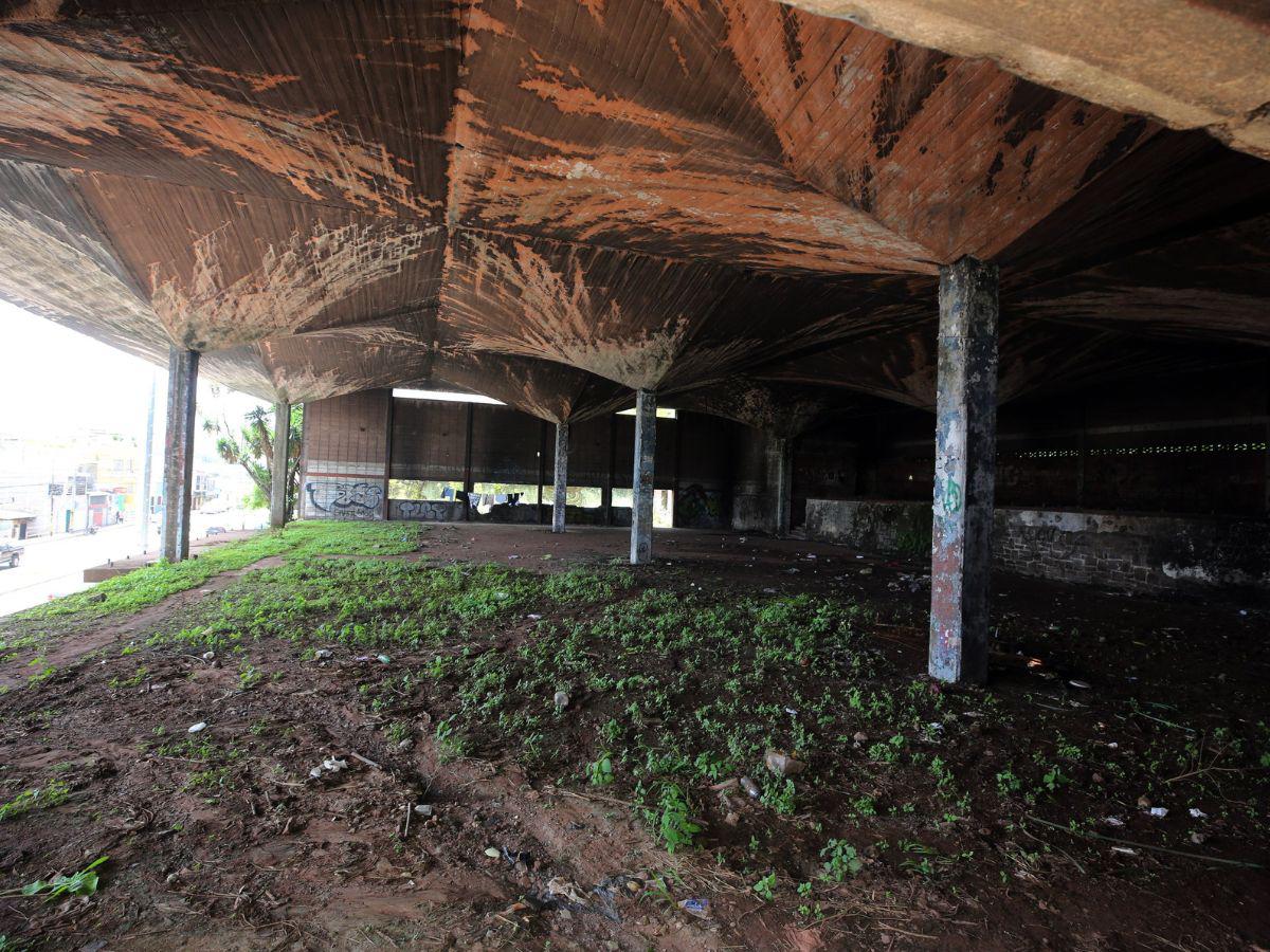 Antiguo Centro Social universitario de la UNAH sigue en el abandono