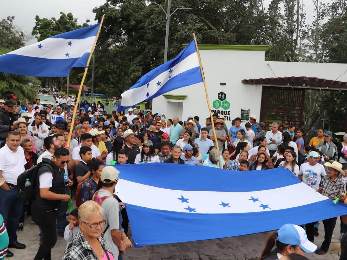 Oposición y sociedad civil marchan “por Honduras” en Copán