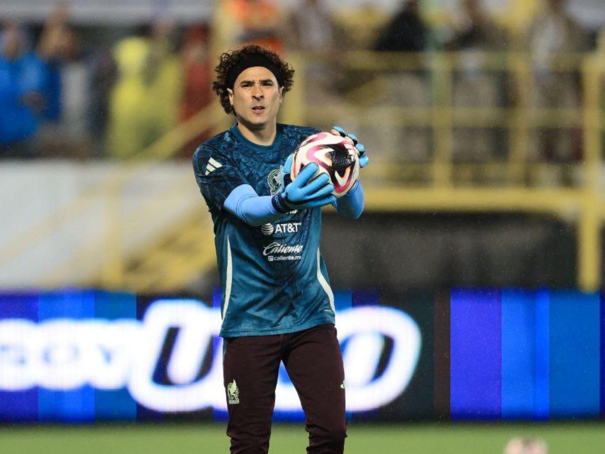 Las caras de Memo Ochoa tras caer derrotado en el Honduras vs México