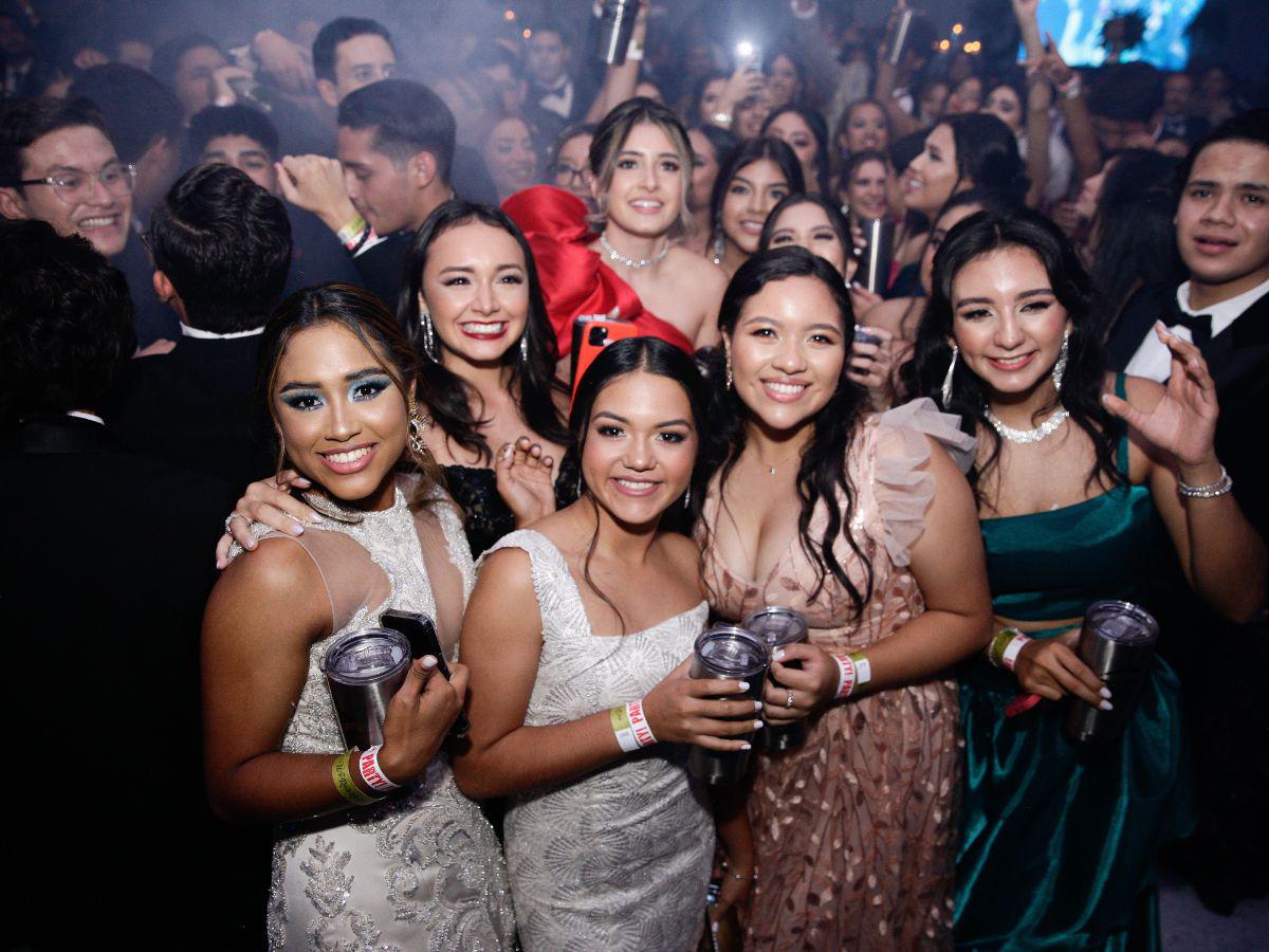 Sobriedad y tradición en la Prom Night de DelCampo School