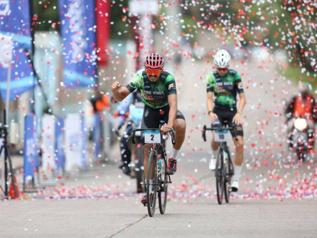 Así fue la llegada de César Castillo, ganador de la categoría Élite en la Vuelta Ciclística 2024