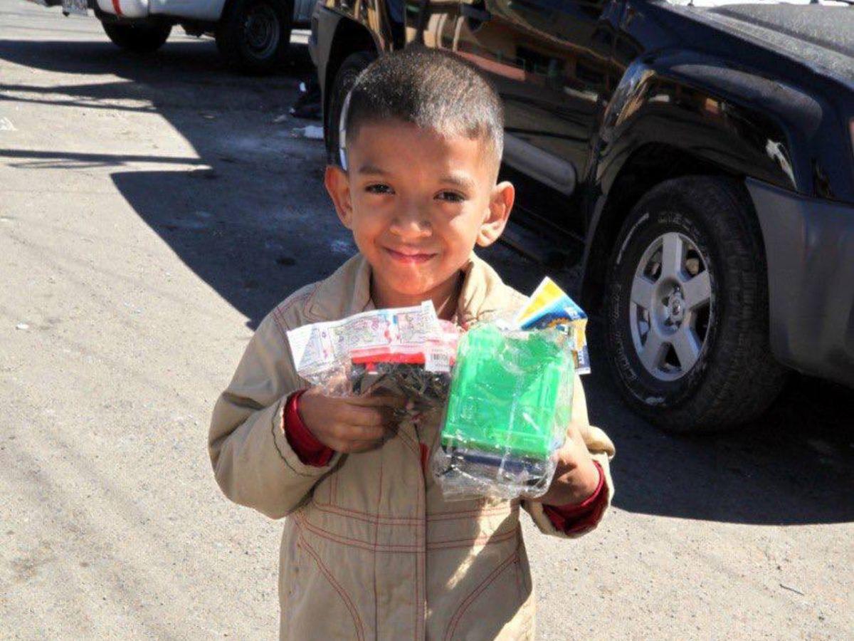 Pequeños detalles, grandes sonrisas: Niños disfrutan del trineo navideño de EL HERALDO