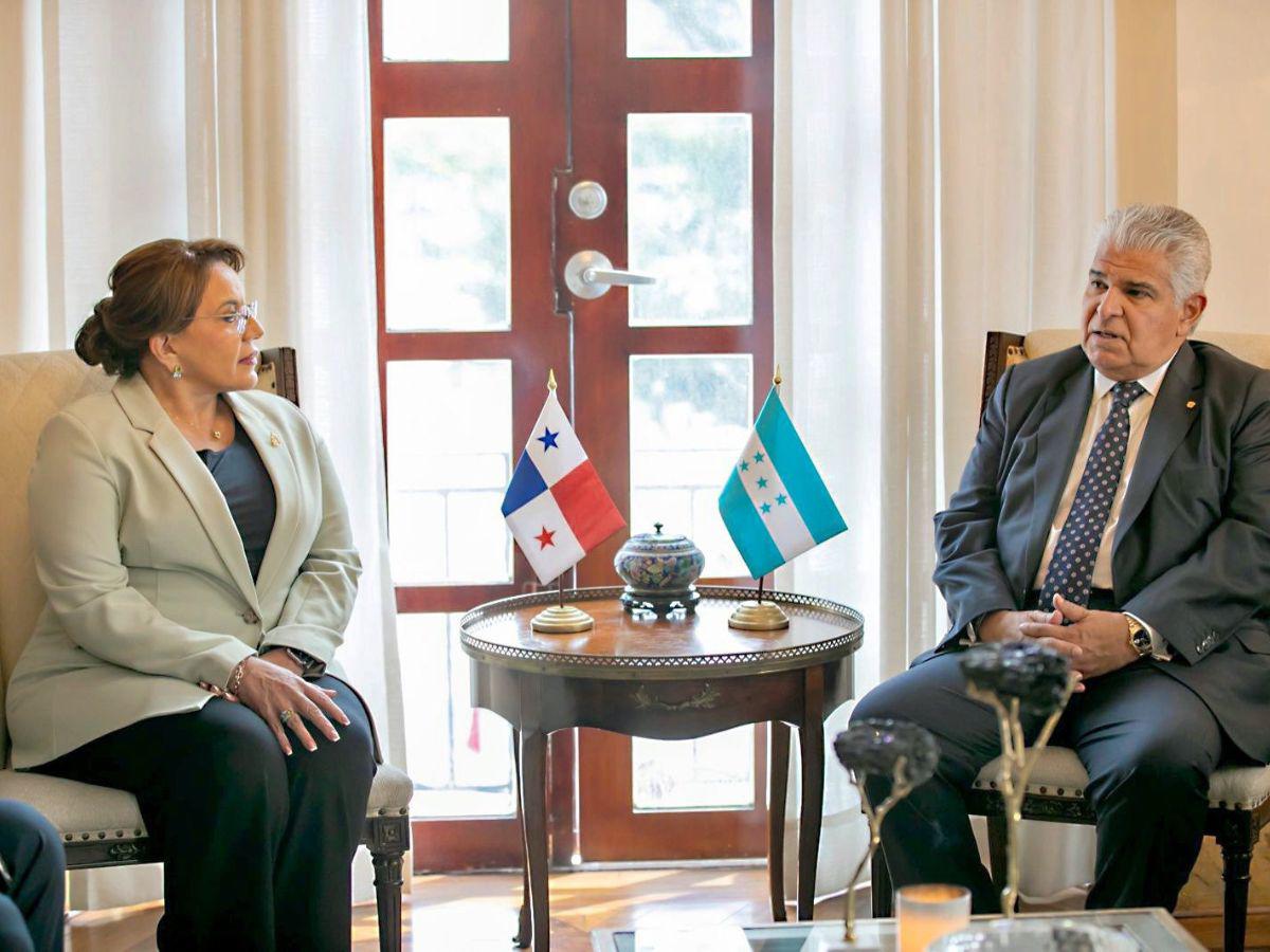 Xiomara Castro culmina su visita a Panamá tras reunirse con nuevo presidente
