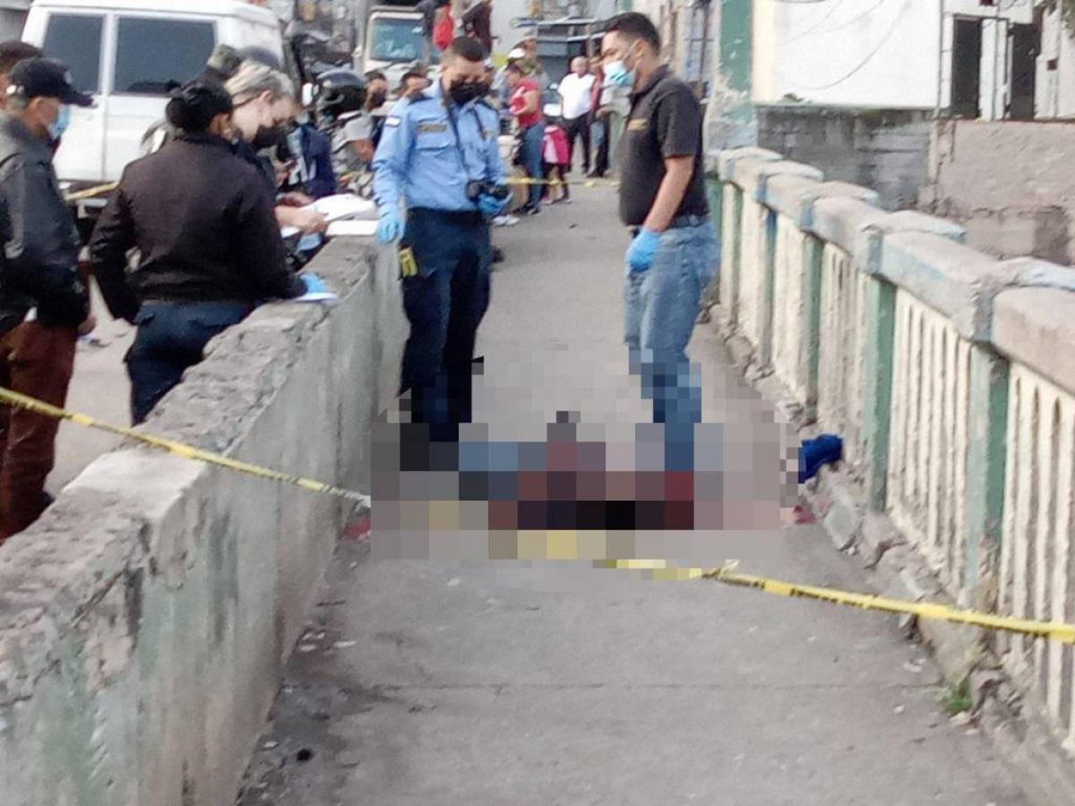 Matan a un hombre a machetazos en el puente Carías de la capital