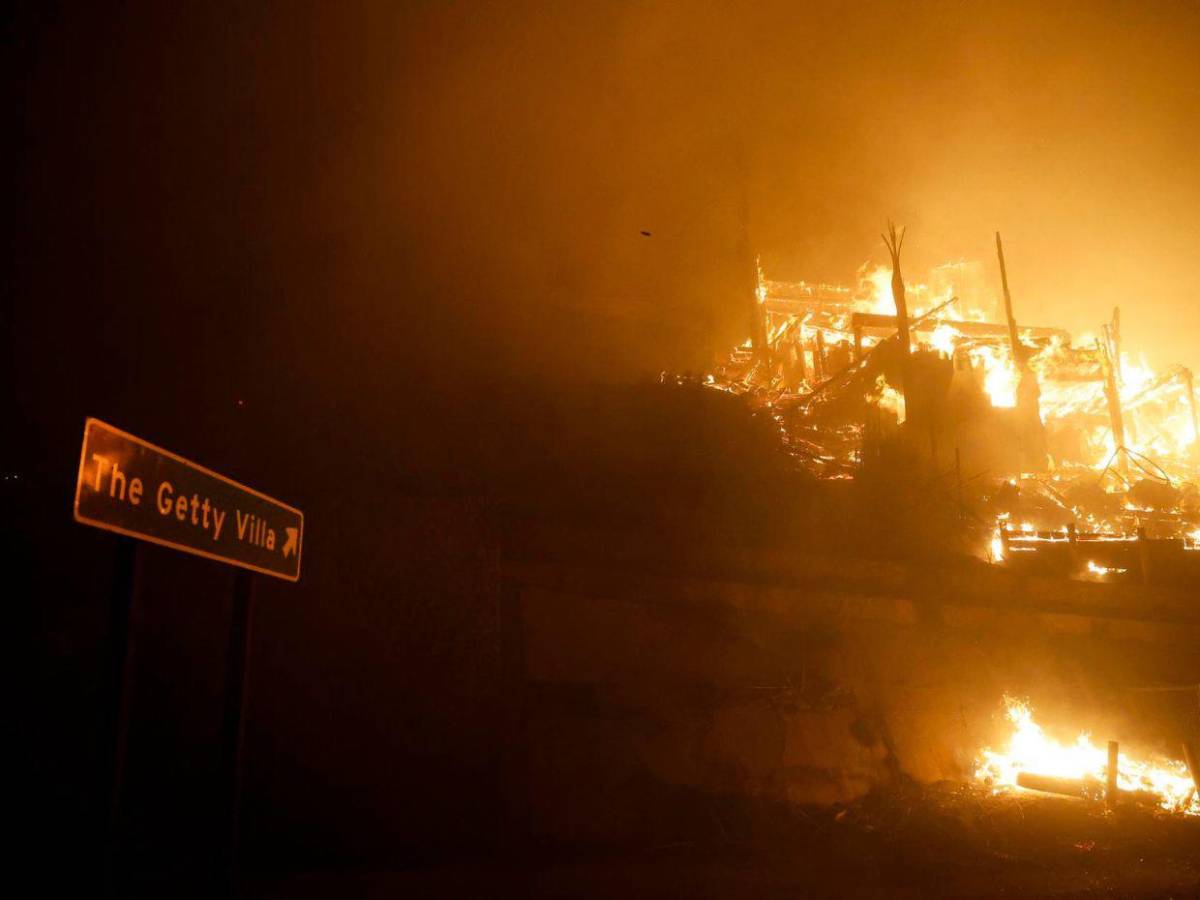 ¡Impactantes imágenes! Se agrava la situación de los incendios en Los Ángeles