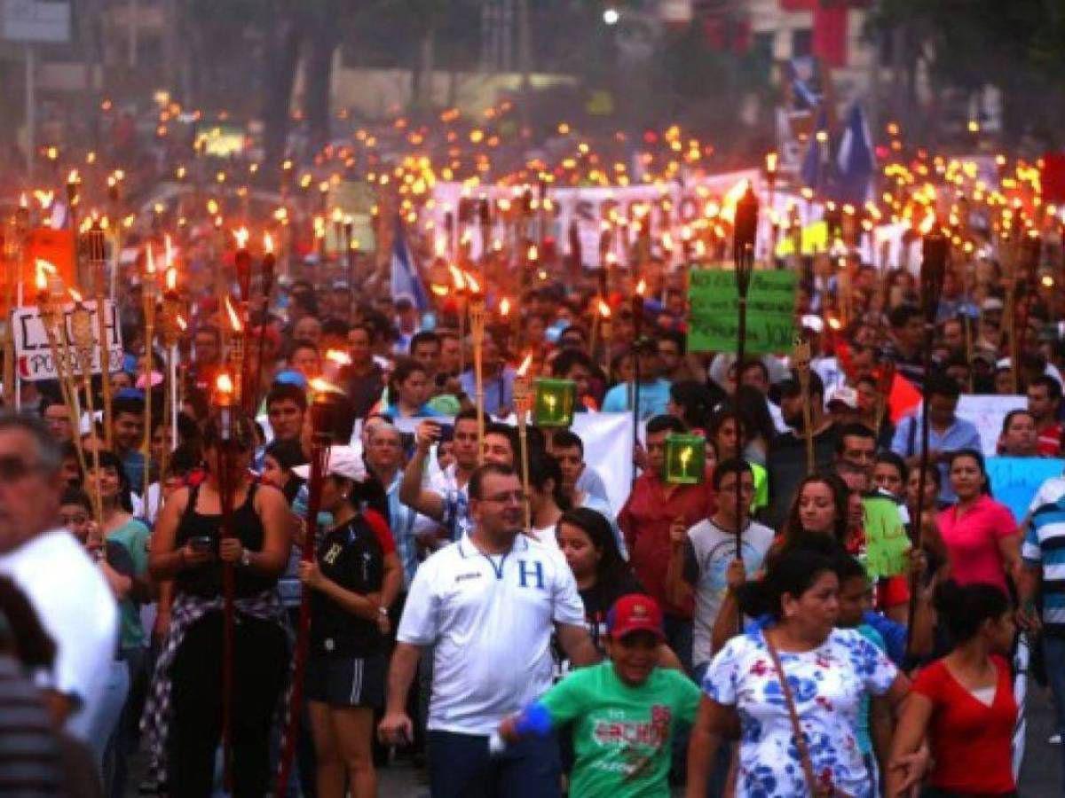 Regresan las marchas de las antorchas para exigir retomar la extradición