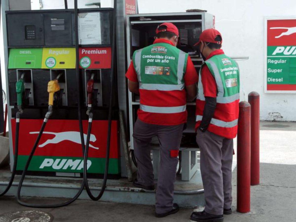 Gasolinas se cotizan hoy a 120.68 y 105.65 lempiras por galón