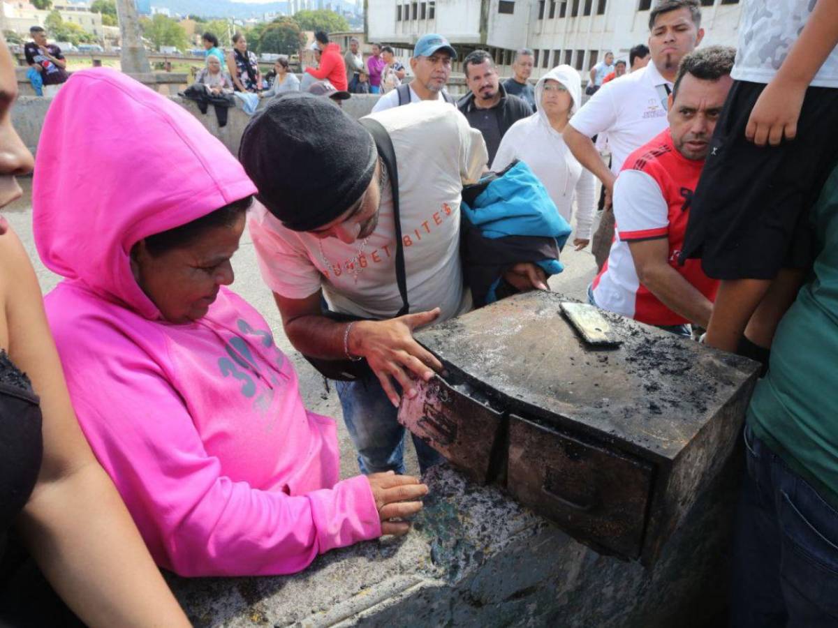 Devastados y sin sustento, comerciantes de Comayagüela enfrentan tragedia tras incendio