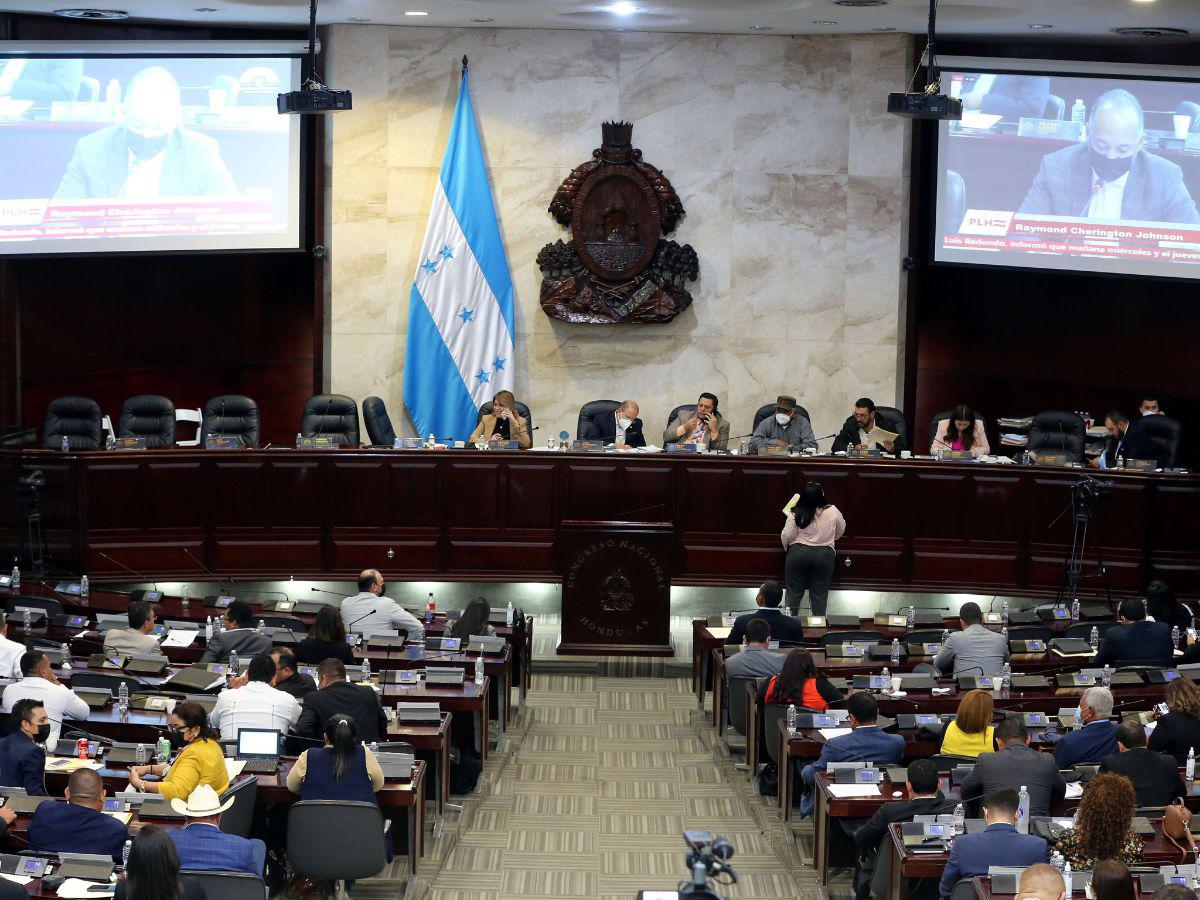 Políticos y analistas: No hay condiciones para reducir número de diputados