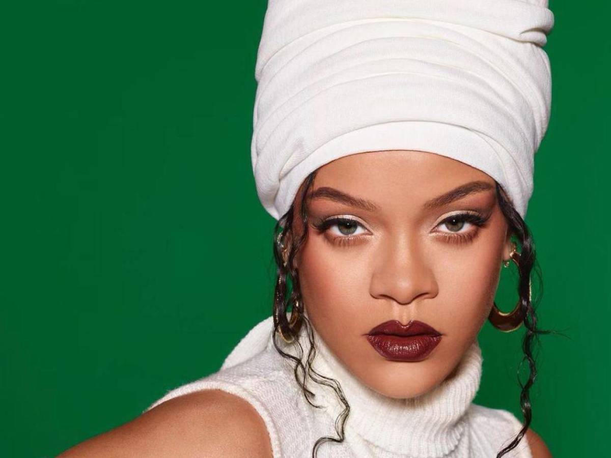 Rihanna regresa a la música con su tema “Lift Me Up”