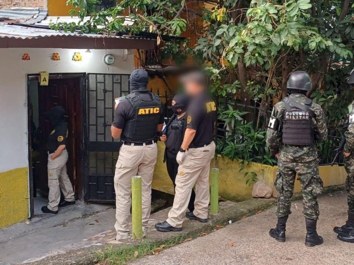 Ejecutan allanamientos por el crimen de una mujer en el barrio Villa Adela